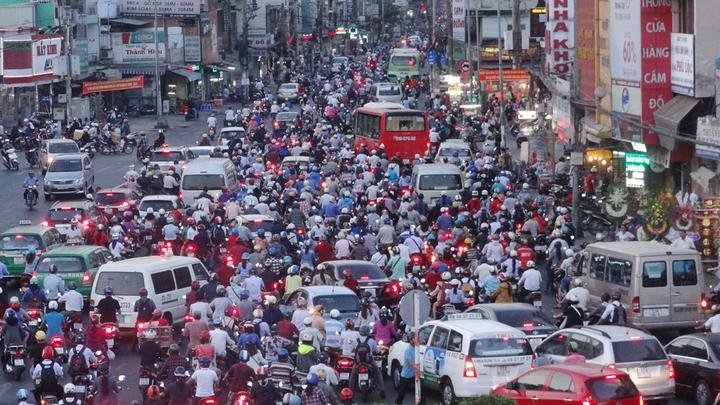Áo sơ mi cổ bèo: Áo sơ mi cổ bèo là một trong những lỗi thời trong thời trang mà