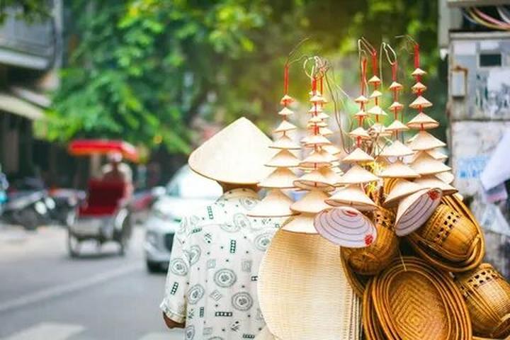 Blouse tay phồng quá đà: Tay phồng quá to dễ khiến tổng thể trông nặng nề, thay vào
